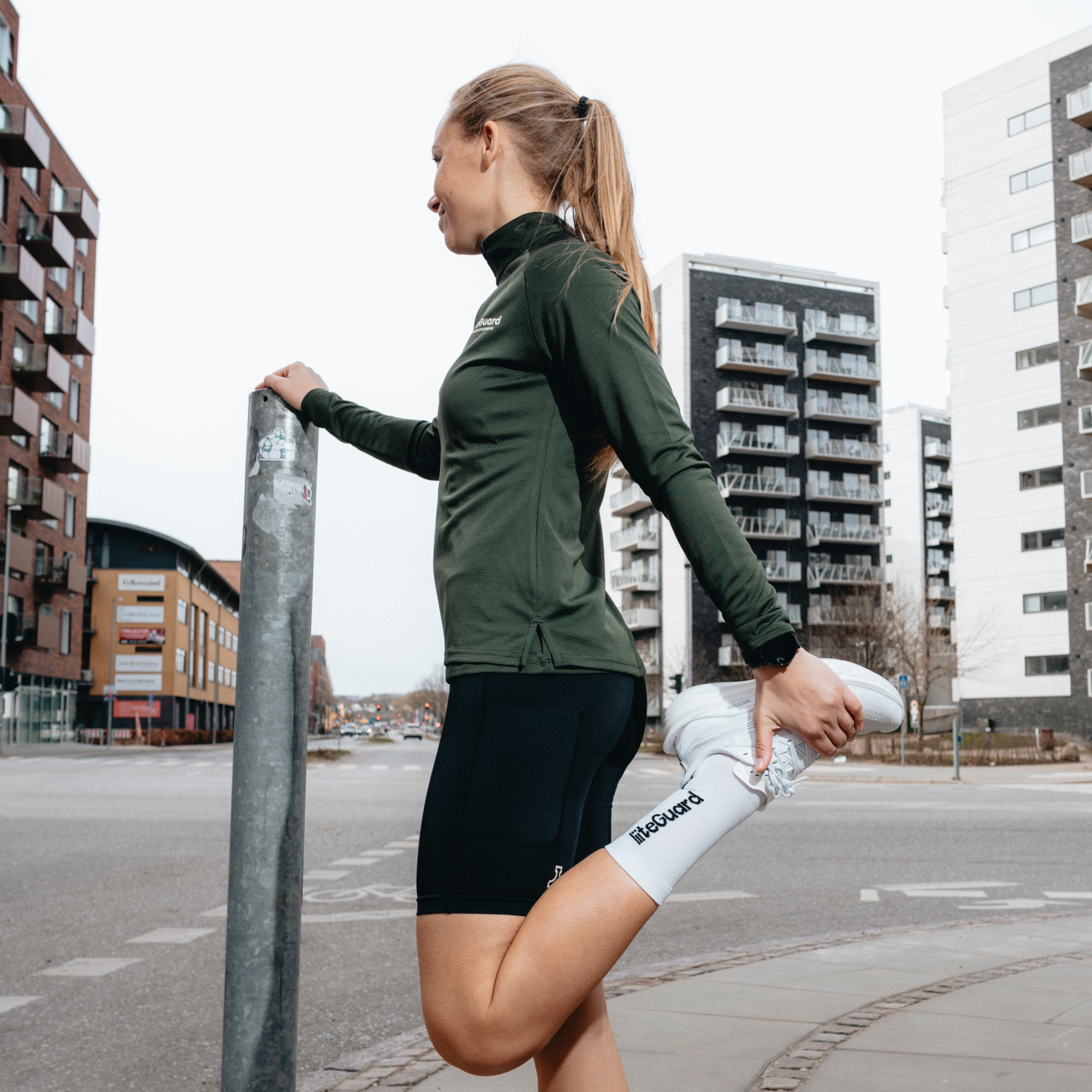 WOMEN'S SPORTSWEAR