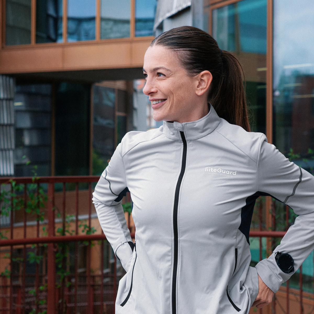 liiteGuard HYDRO-TECH RUNNING JACKET (WOMEN) Jacket Light Grey