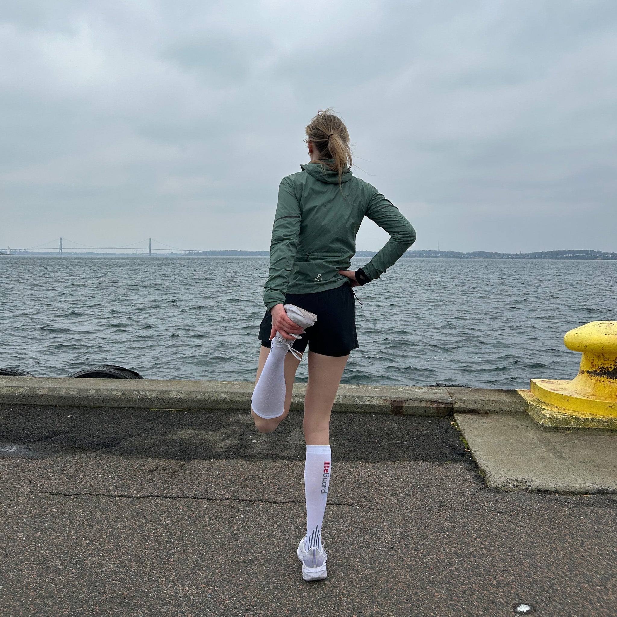 liiteGuard SHIN-TECH GRIP RUNNING SOCK Long socks WHITE