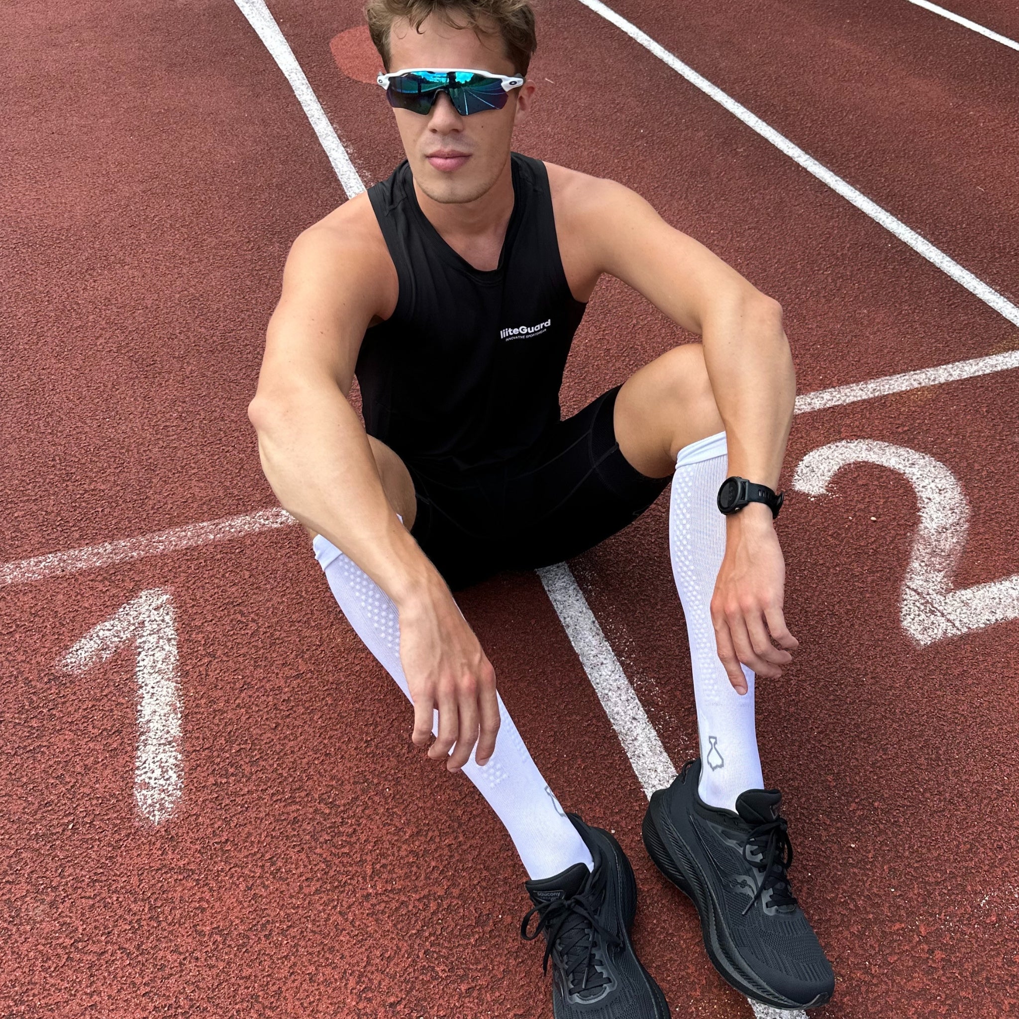 liiteGuard SHIN-TECH GRIP RUNNING SOCK Long socks WHITE